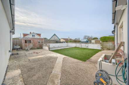 Avalon, Rue Des Francais, Castel, Image 20