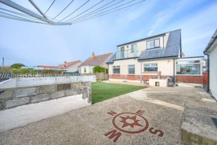 Avalon, Rue Des Francais, Castel, Image 21