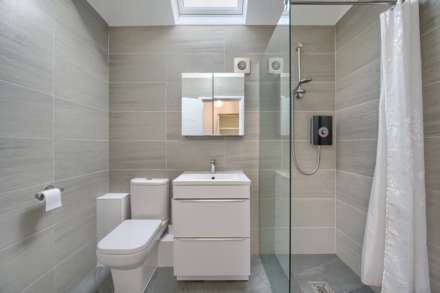 Avalon, Rue Des Francais, Castel, Image 25