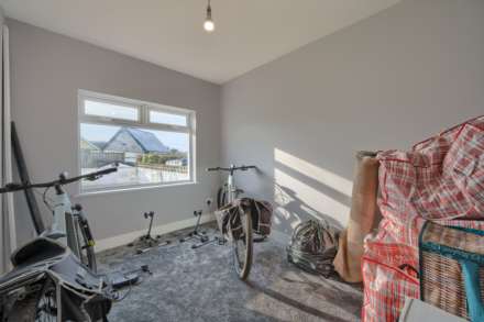 Avalon, Rue Des Francais, Castel, Image 9