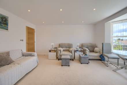 Apt 8, Braye Gardens, Rue Du Tertre, Vale, Image 3