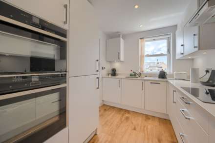 Apt 8, Braye Gardens, Rue Du Tertre, Vale, Image 5