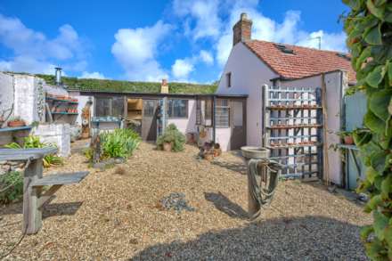 Honeysuckle Cottage, La Rue Des Villets, Forest, Image 13