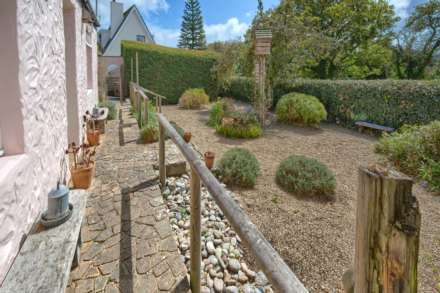 Honeysuckle Cottage, La Rue Des Villets, Forest, Image 18
