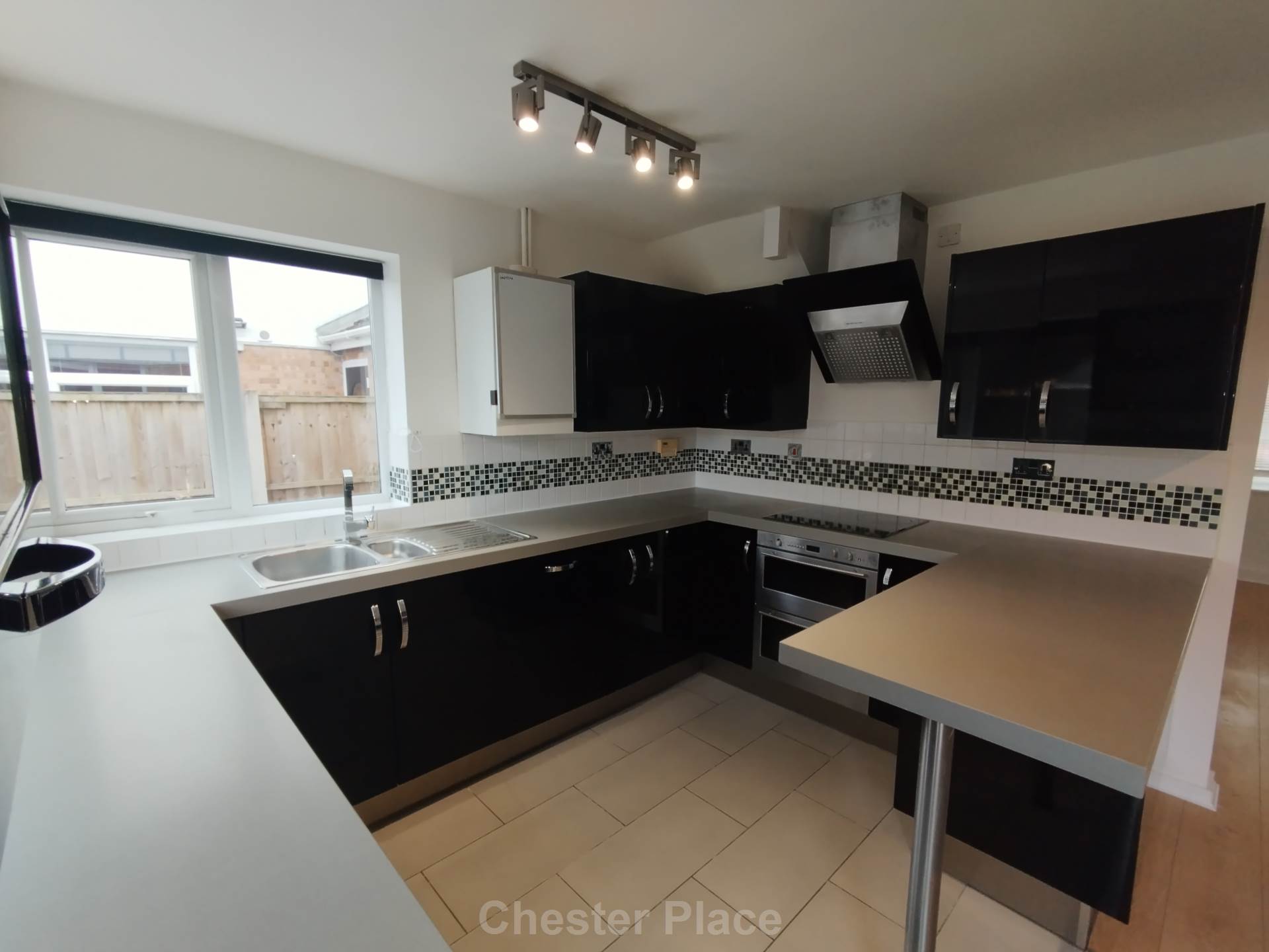 Lambourne Close, Great Sutton, Image 4