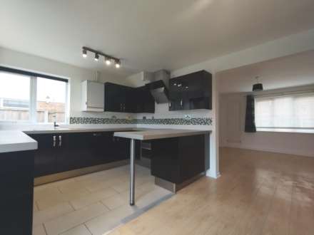 Lambourne Close, Great Sutton, Image 2