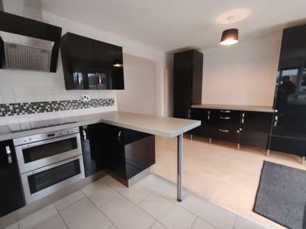 Lambourne Close, Great Sutton, Image 3