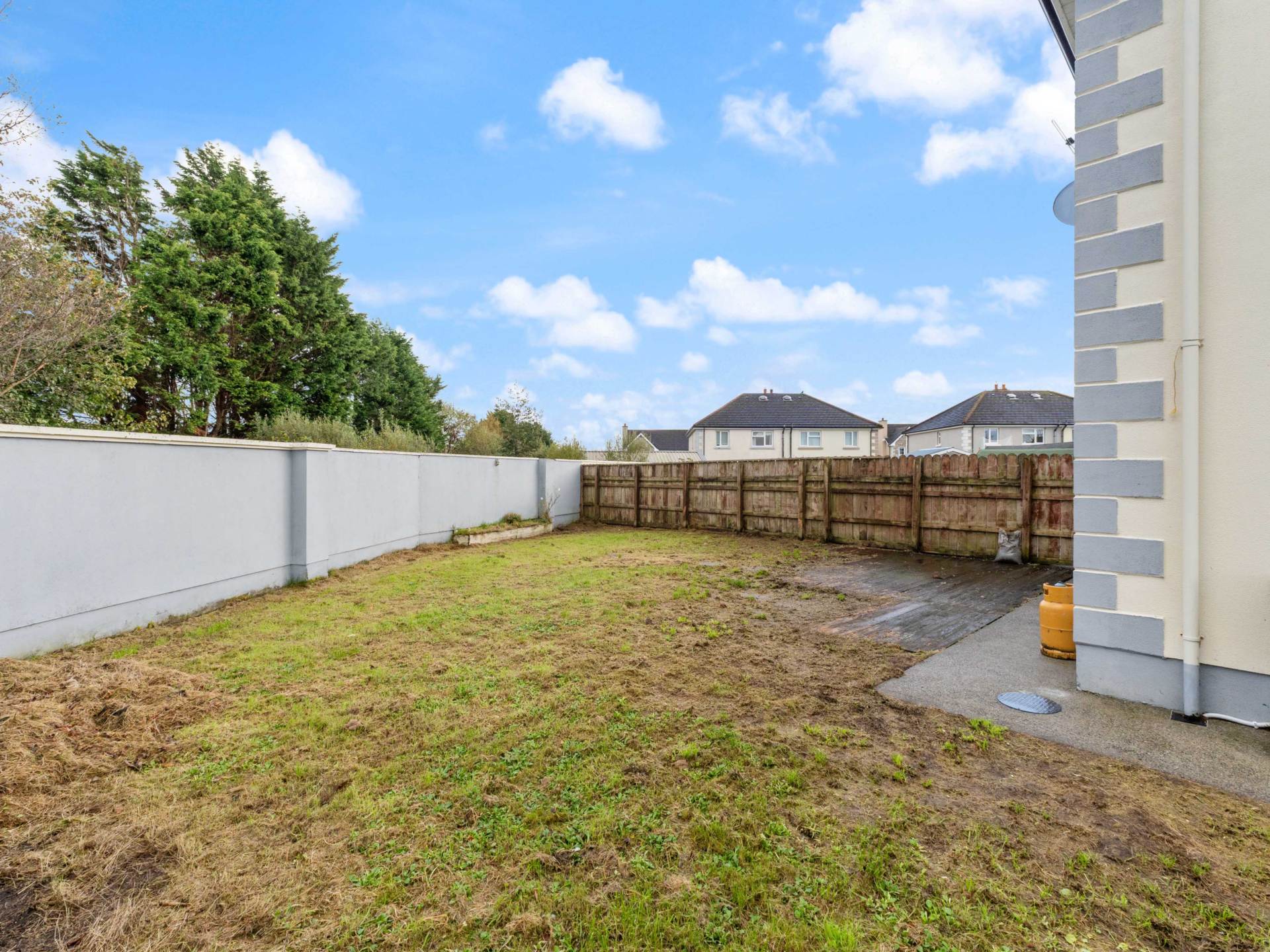 1 Bothar na Habhainn Rehins Fort, Ballina