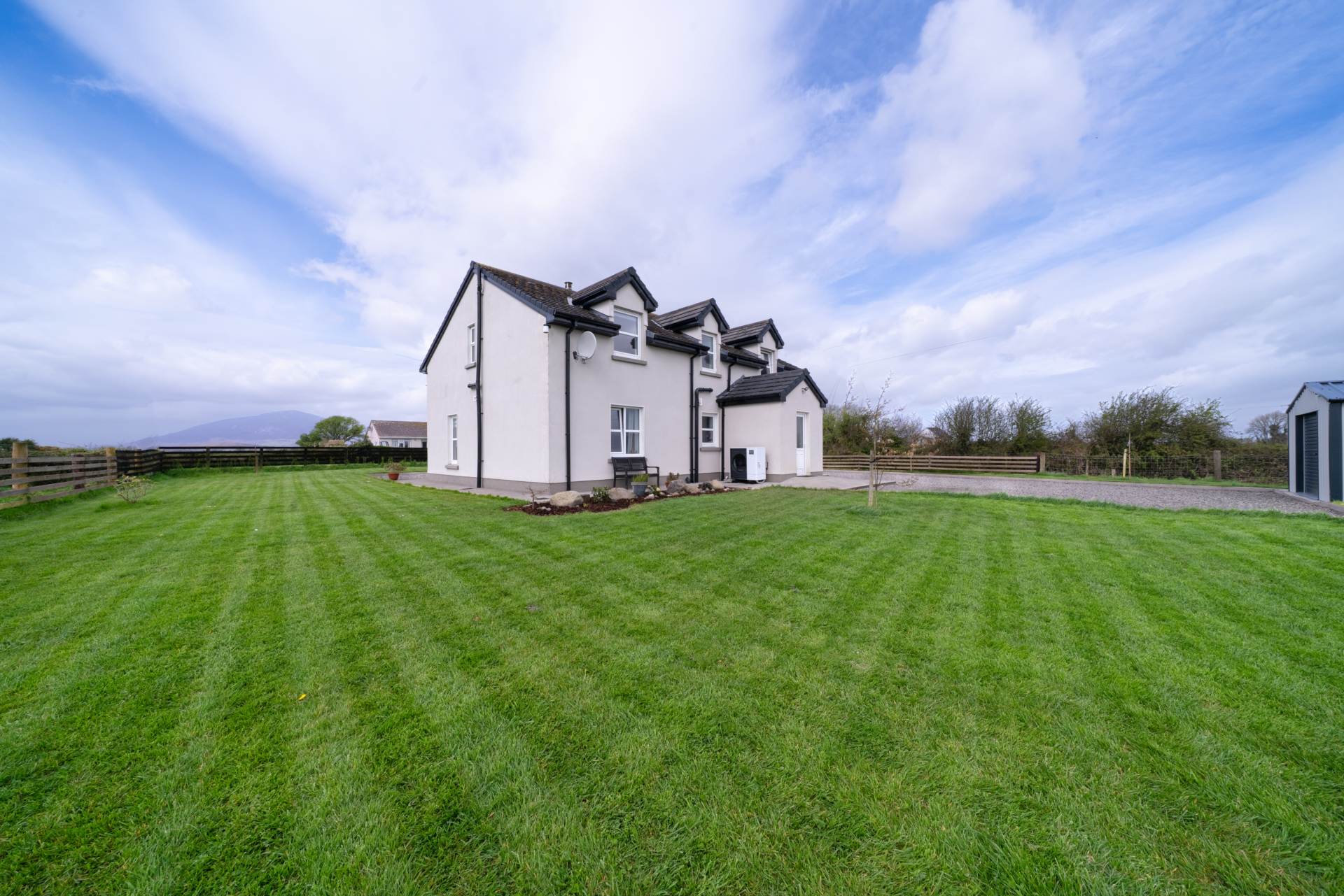 LISDUVOGUE, KNOCKMORE BALLINA MAYO. F26 X60H