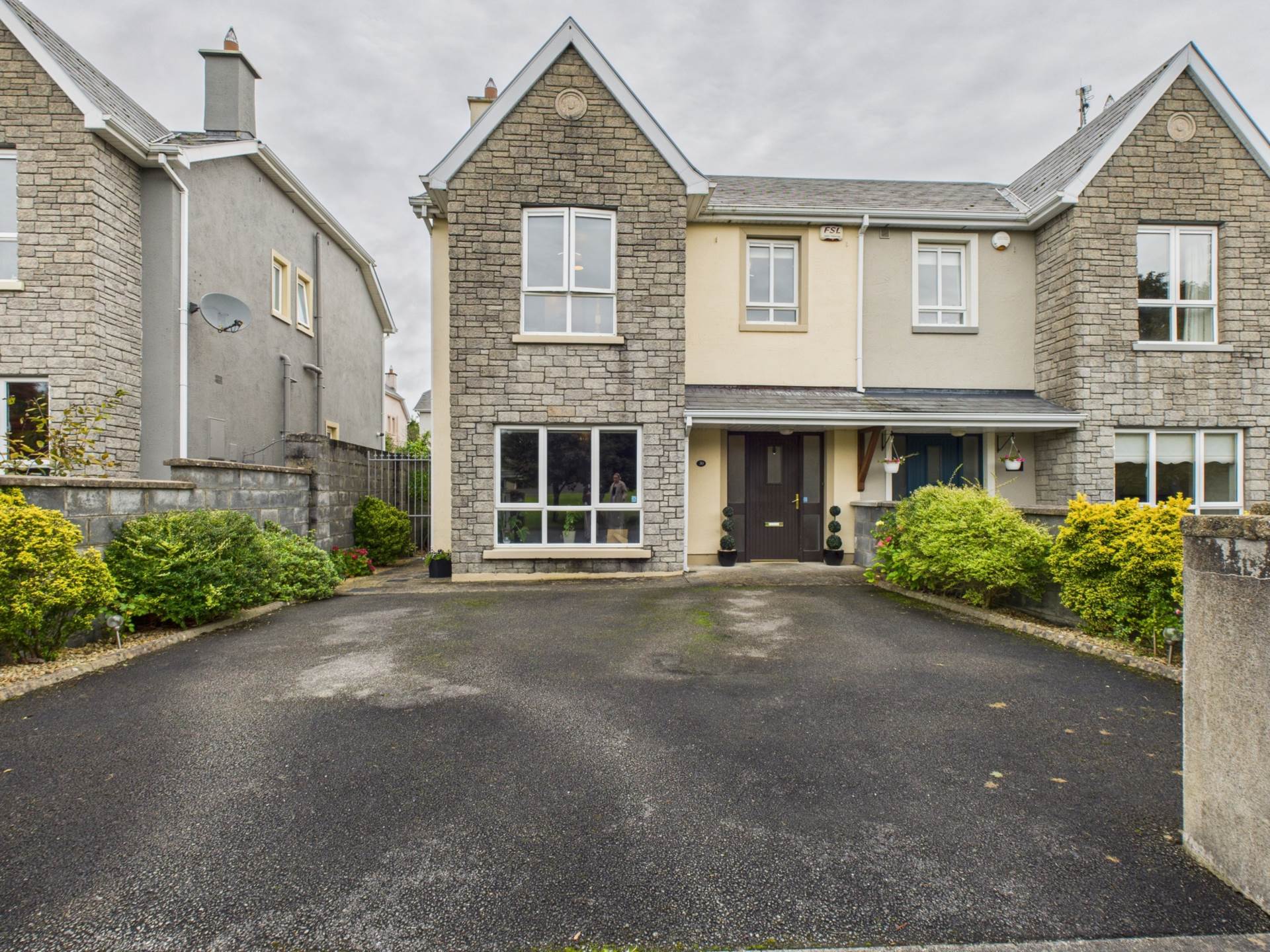 An Tsean Dun, Tulla Road