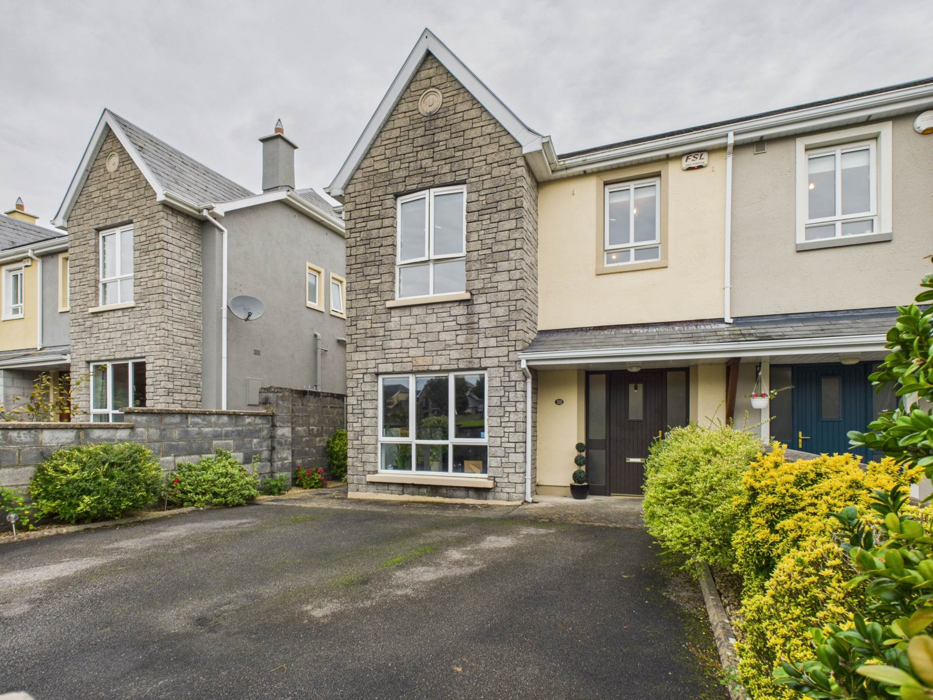 An Tsean Dun, Tulla Road An Tsean Dun, Tulla Road