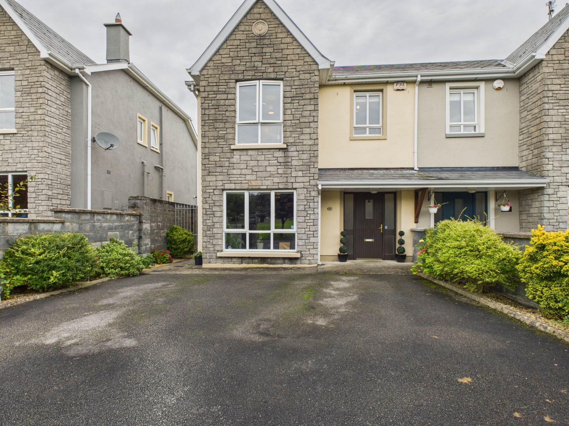 An Tsean Dun, Tulla Road An Tsean Dun, Tulla Road