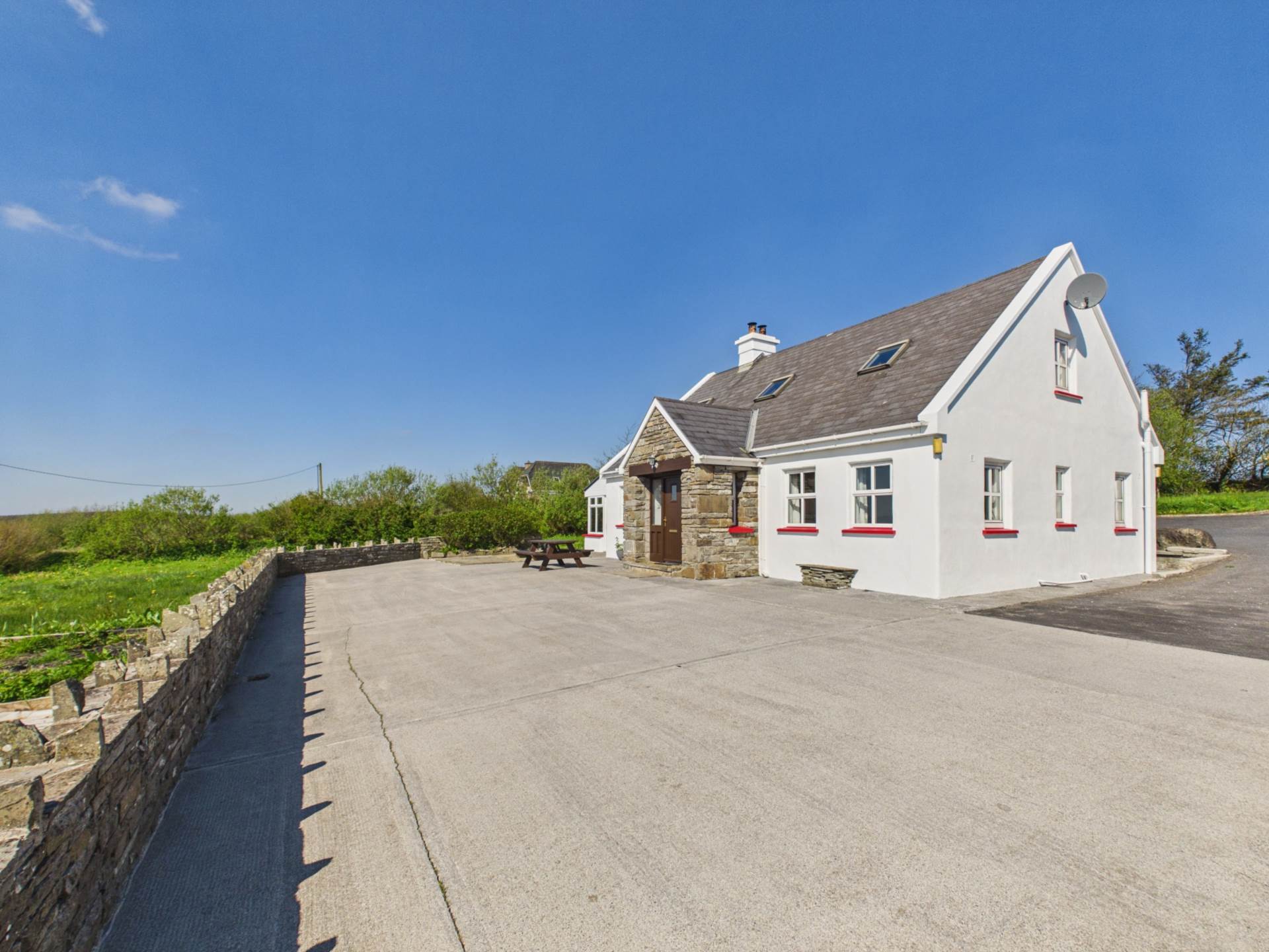Moymore. Lahinch, Co. Clare, V95 A3C9