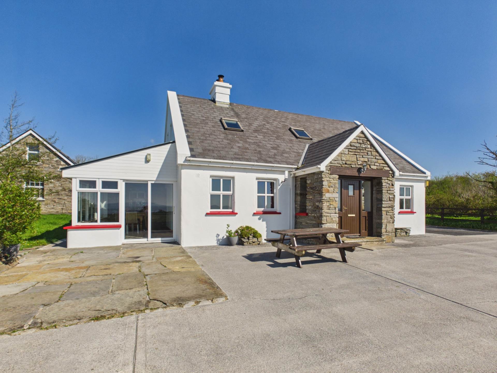 Moymore. Lahinch, Co. Clare, V95 A3C9