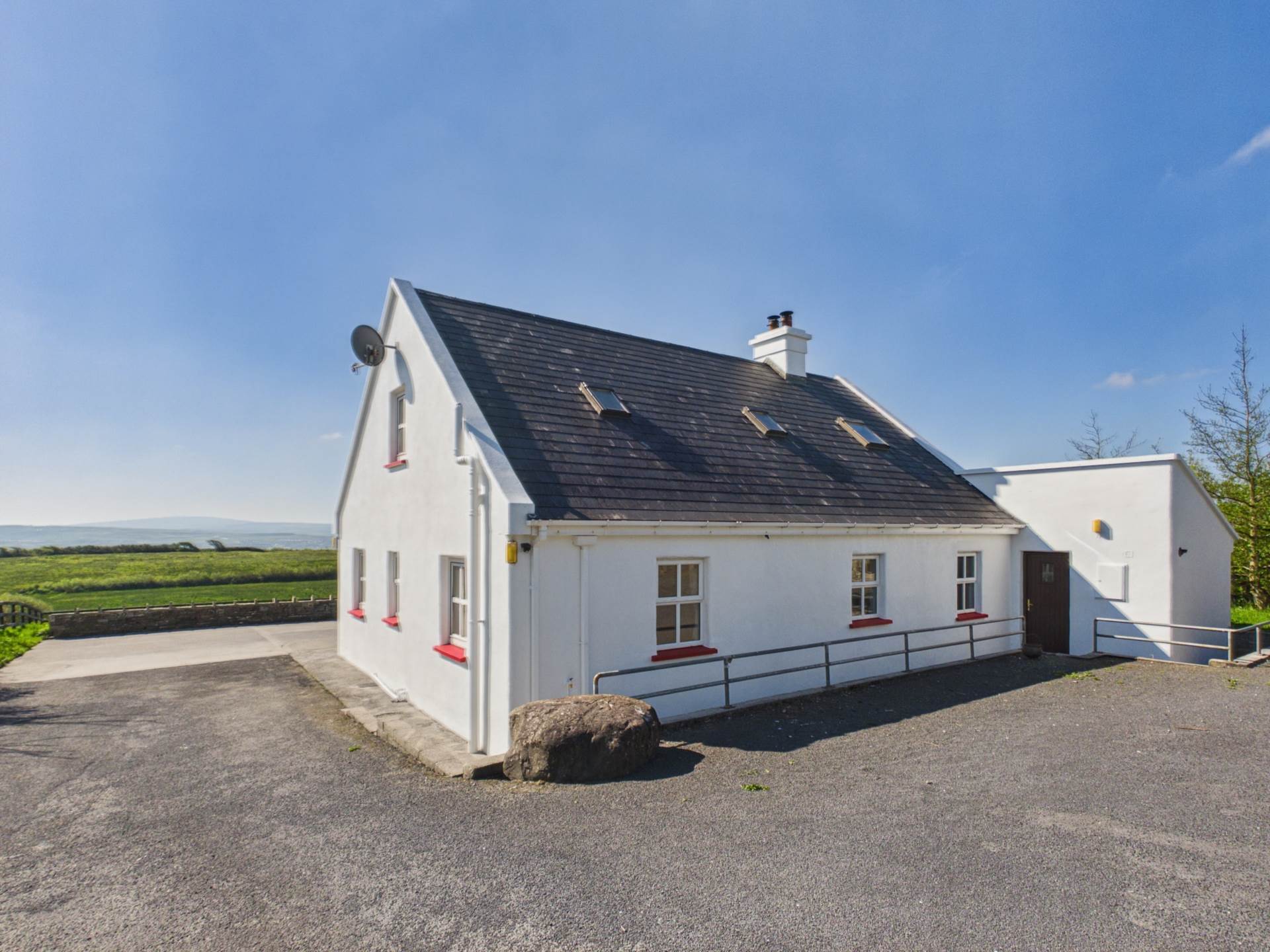 Moymore. Lahinch, Co. Clare, V95 A3C9