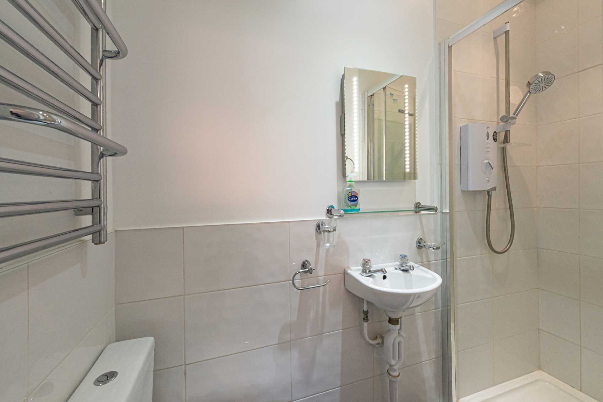 The Crescent, Leatherhead, Image 4