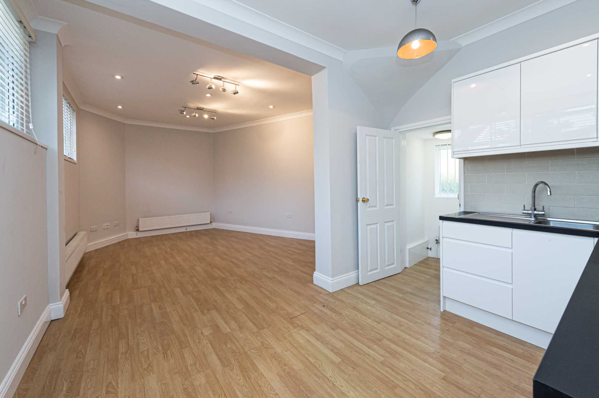 The Crescent, Leatherhead, Image 2