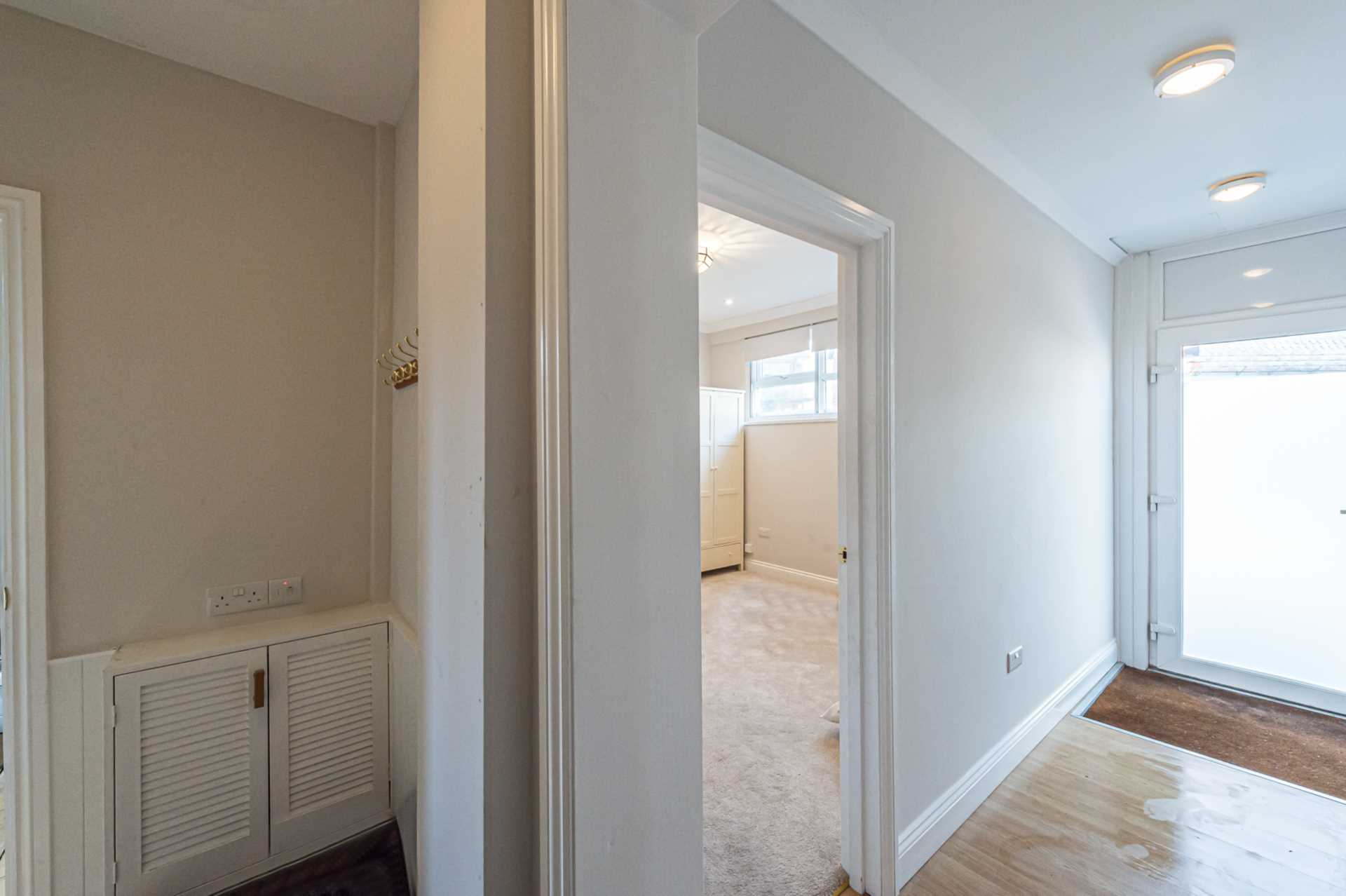 The Crescent, Leatherhead, Image 5