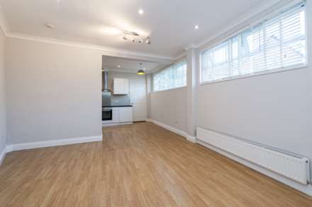 The Crescent, Leatherhead, Image 1