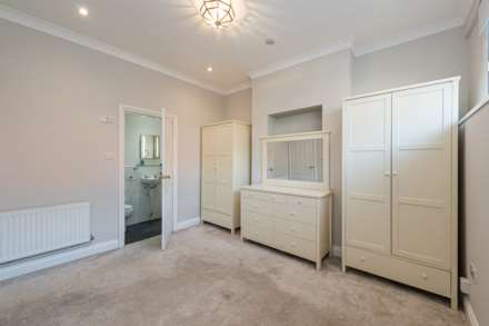 The Crescent, Leatherhead, Image 6