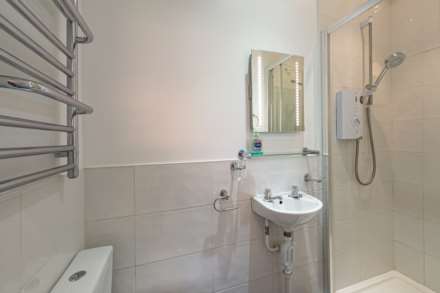 The Crescent, Leatherhead, Image 7