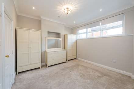 The Crescent, Leatherhead, Image 8