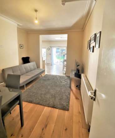 Worple Road, Raynes Park, Image 4