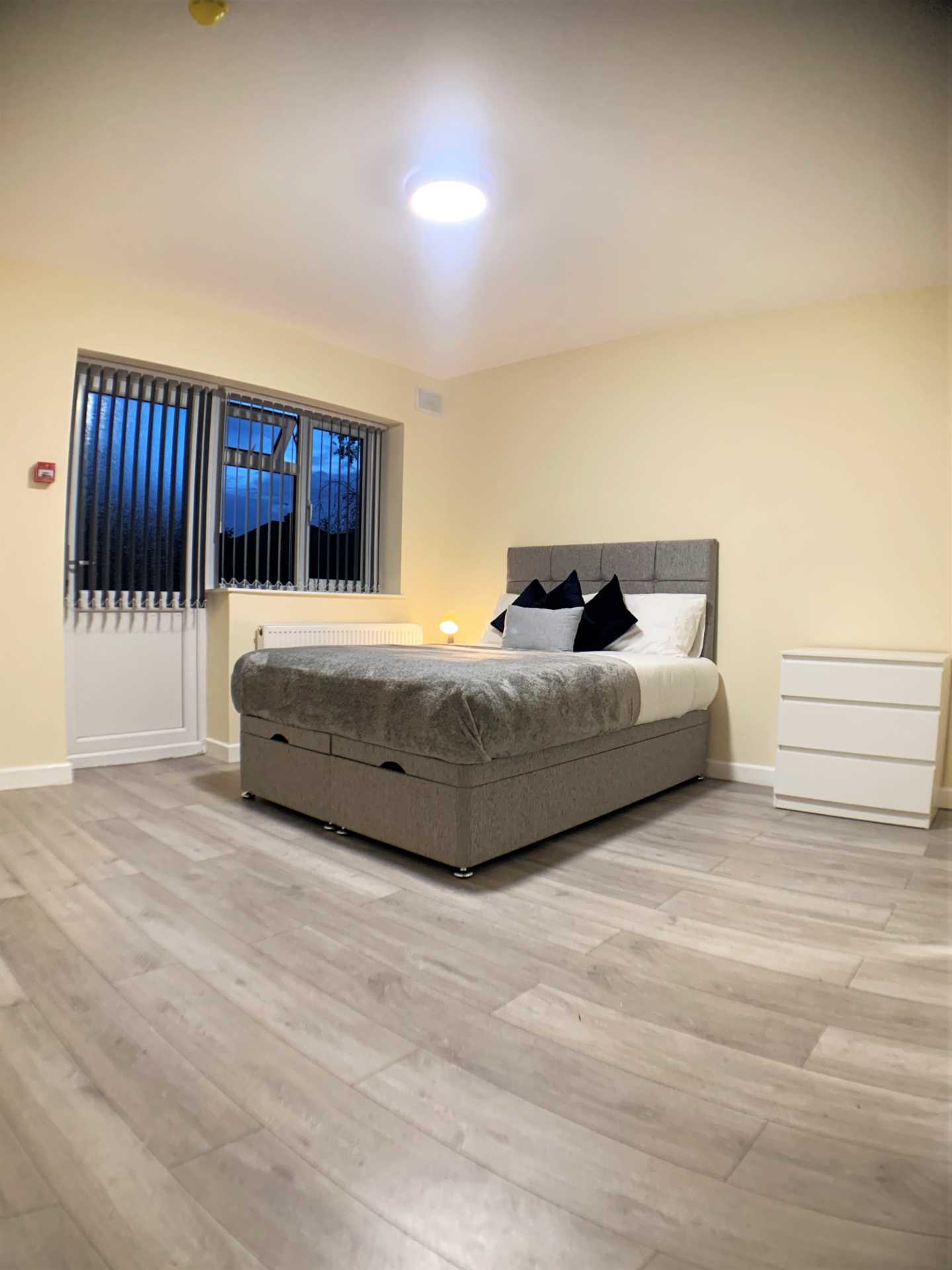 Bath Road, Hounslow, Image 1