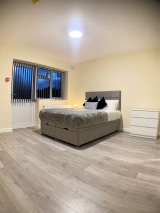 1 Bedroom Room, Bath Road, Hounslow