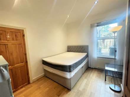 1 Bedroom Room (Double), Quicks Road, Wimbledon