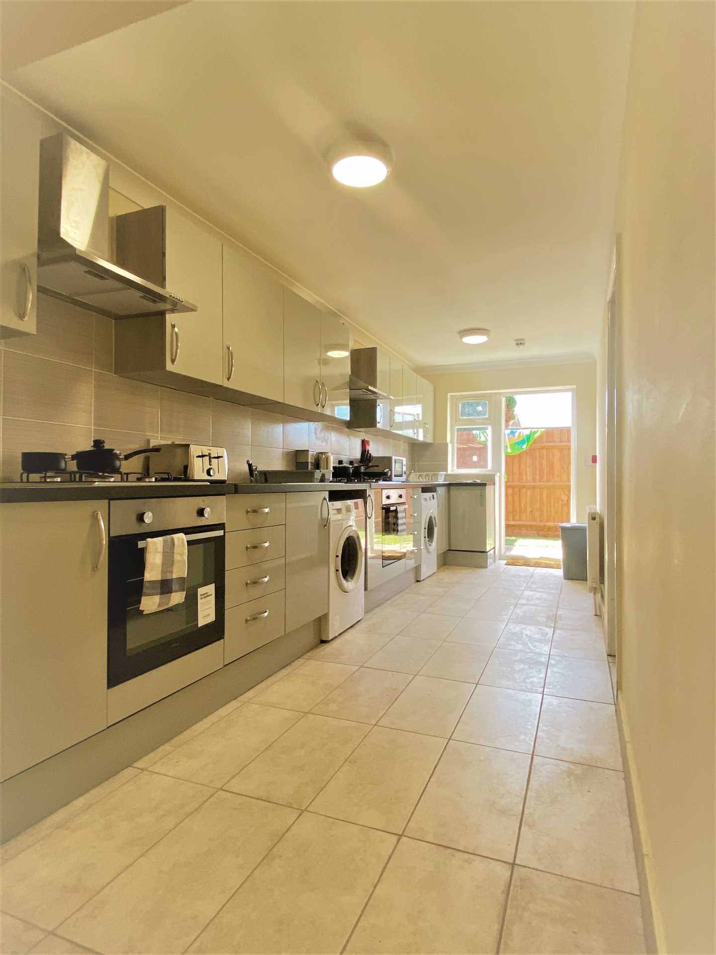 Bath Road, Hounslow, Image 4
