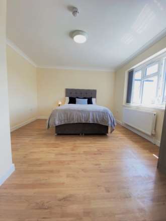 1 Bedroom Room (Double), Bath Road, Hounslow