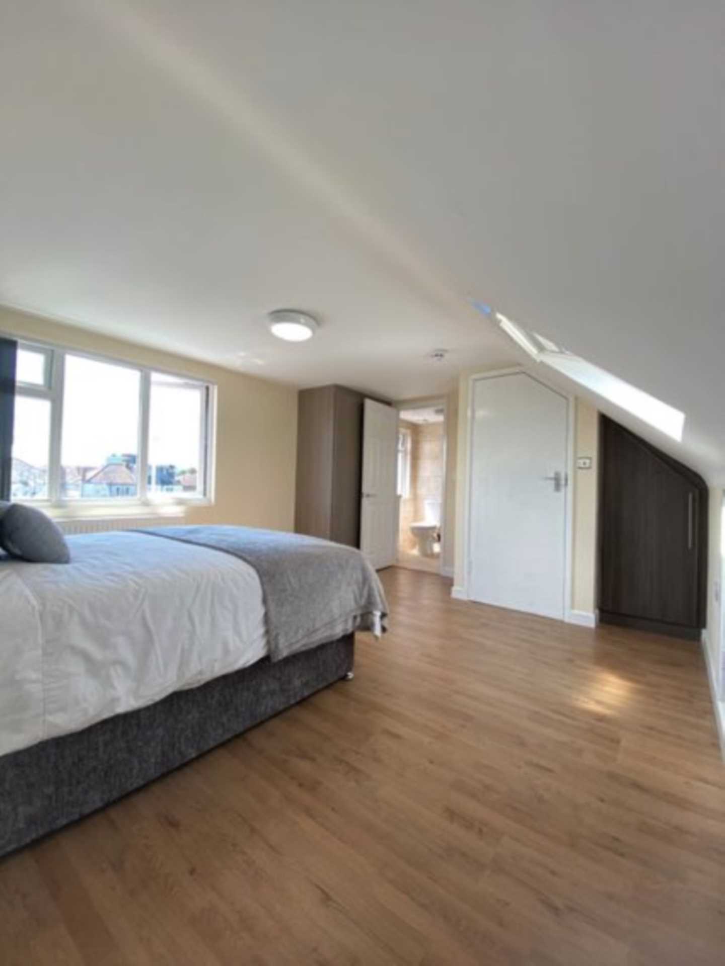 Bath Road, Hounslow, Image 1