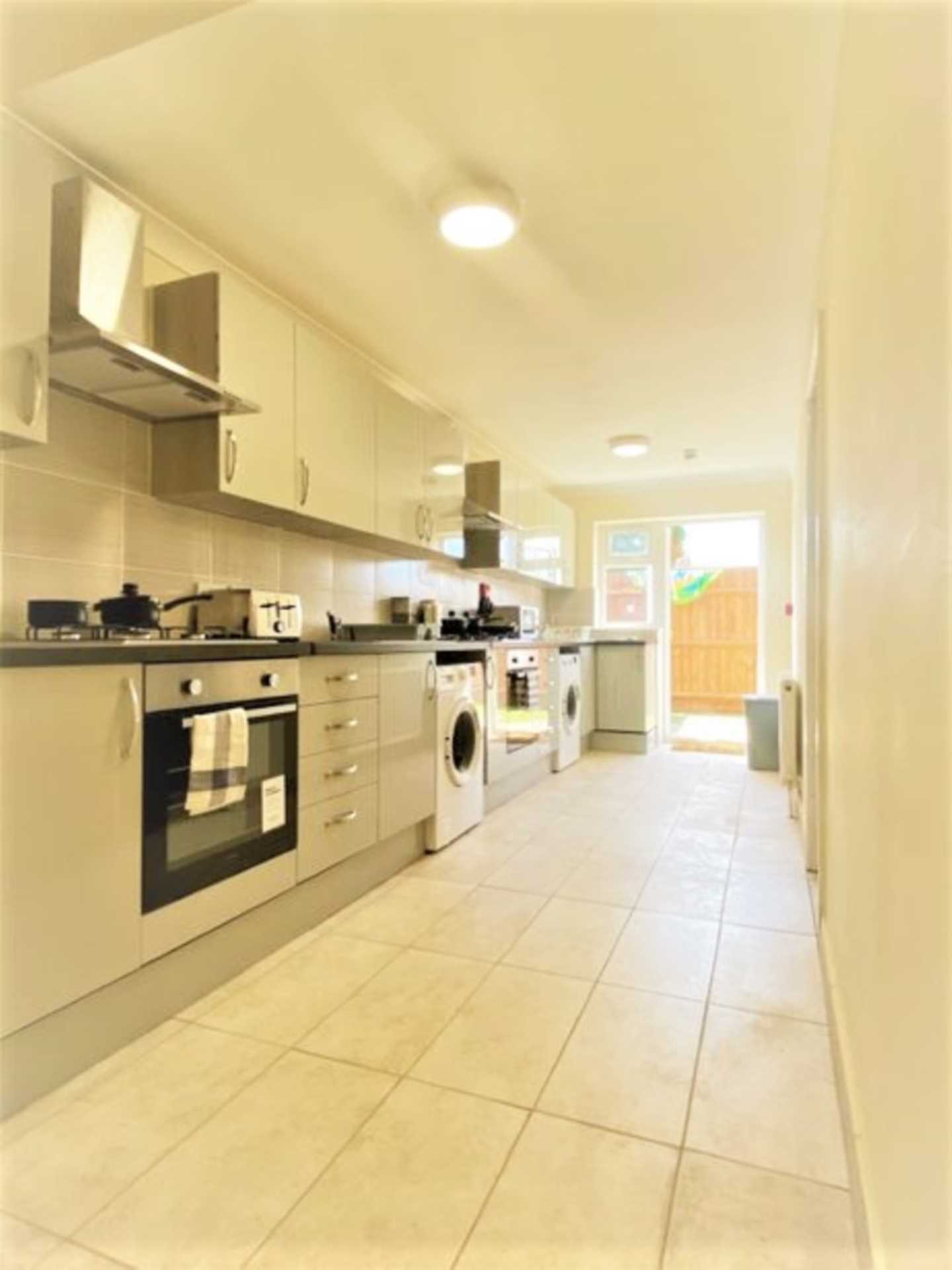 Bath Road, Hounslow, Image 4
