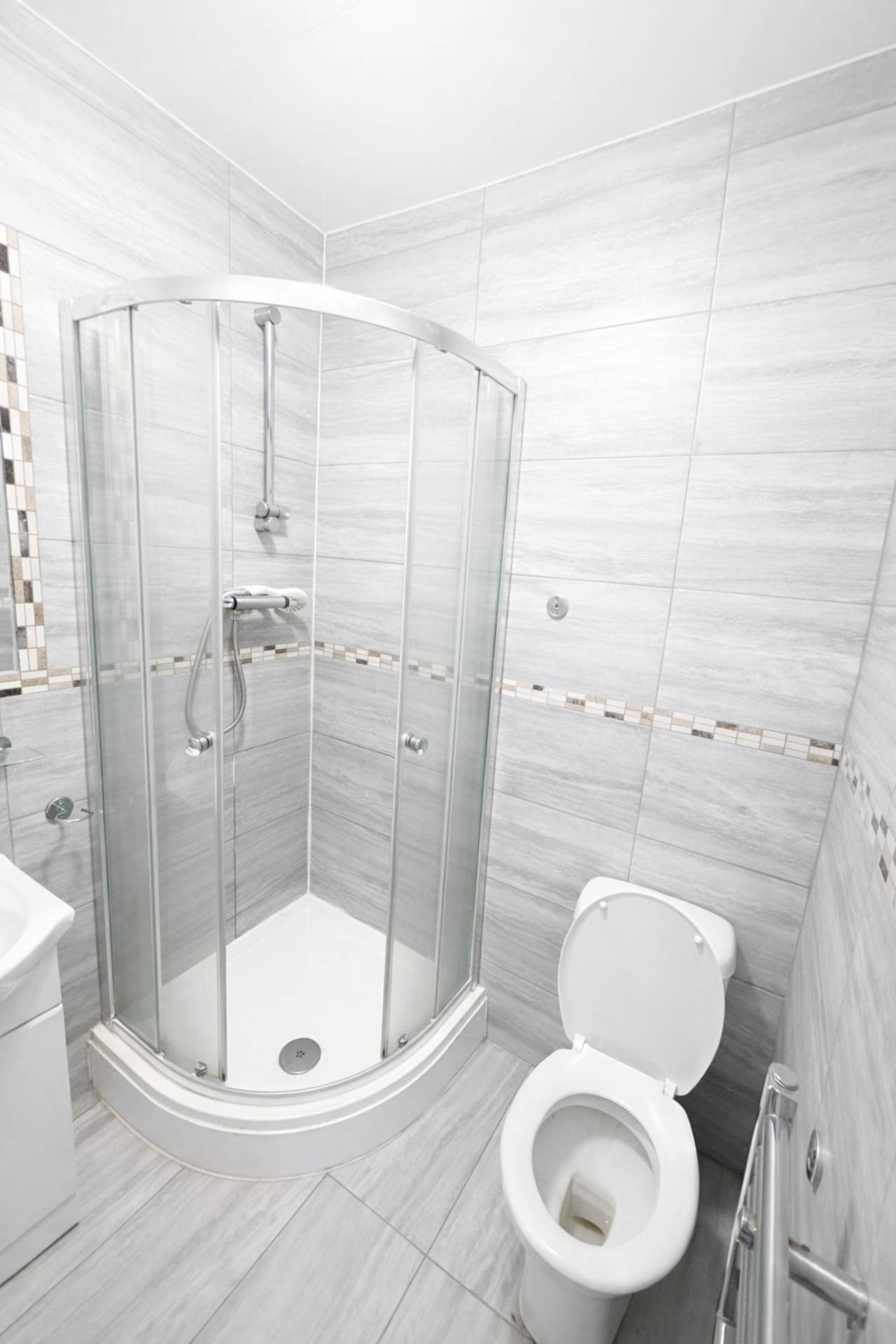 Manor Avenue, Hounslow, Image 3