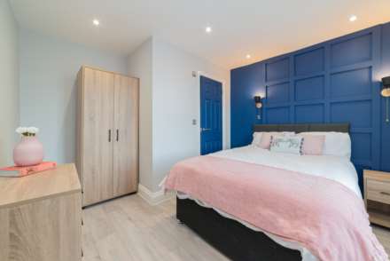The Crescent, Leatherhead, Image 2
