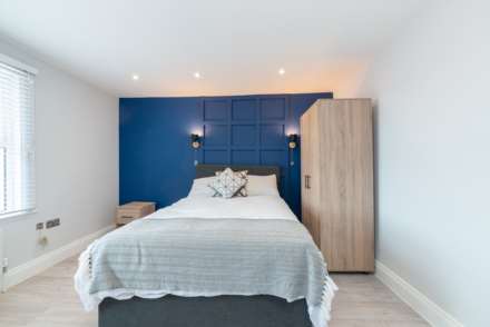 Room (Double), The Crescent, Leatherhead