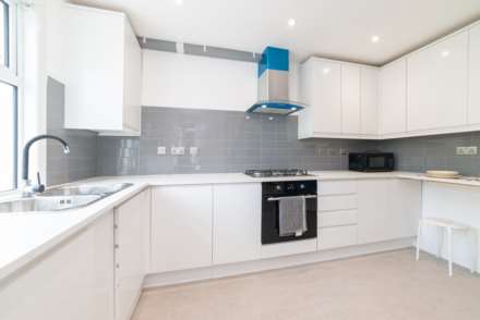 The Crescent, Leatherhead, Image 5