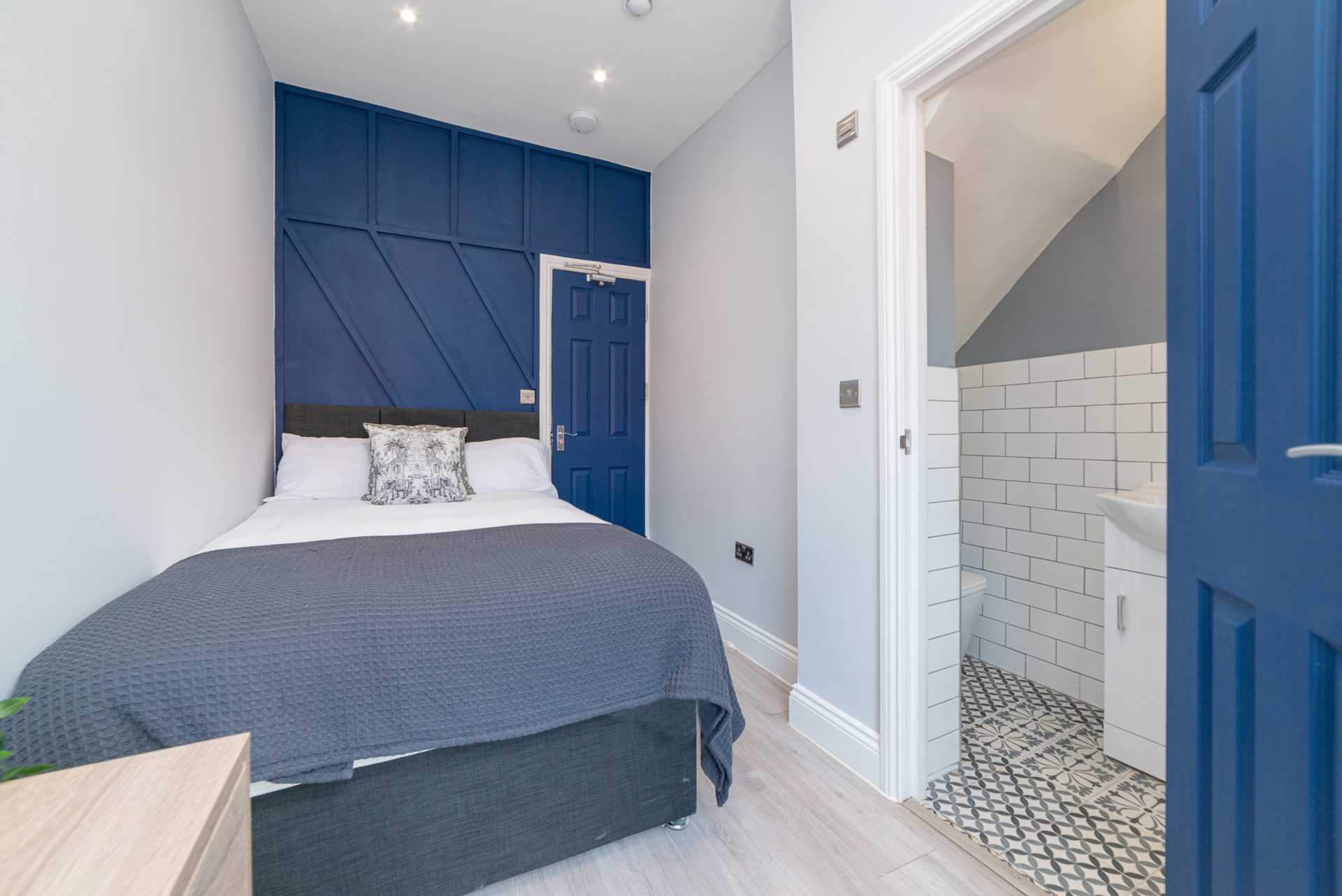 The Crescent, Leatherhead, Image 1