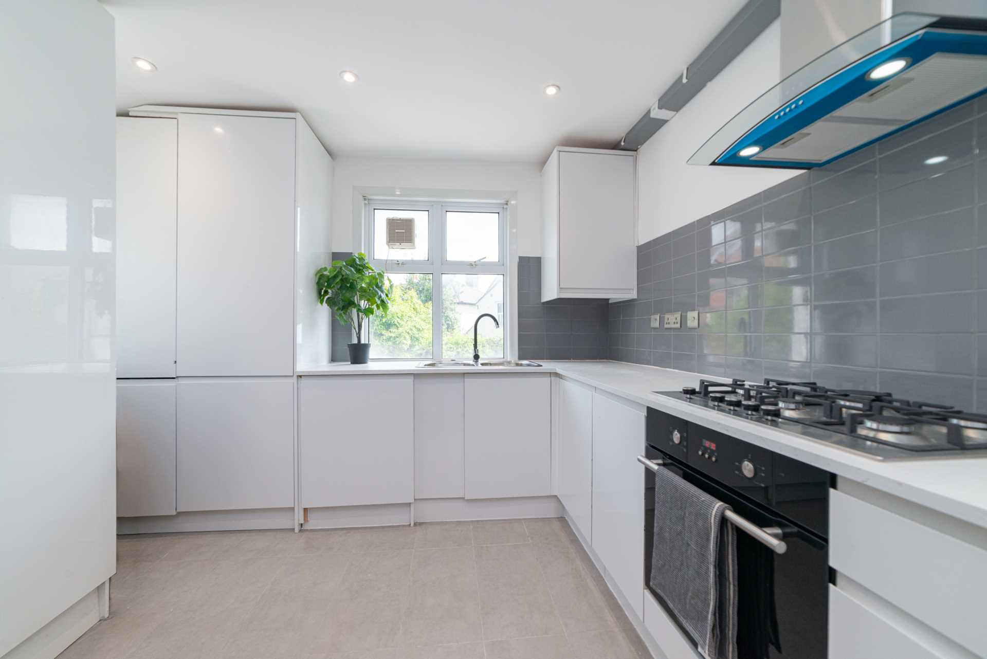 The Crescent, Leatherhead, Image 3