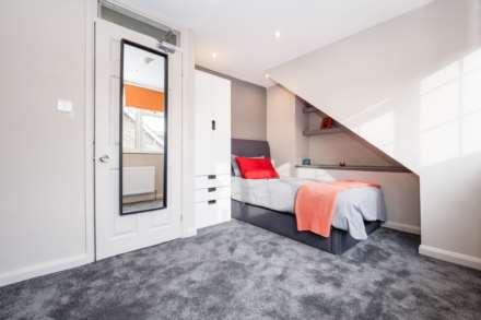 1 Bedroom Terrace, Ravenswood Road, Croydon