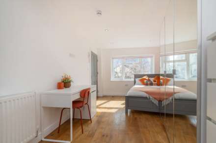 Crichton Avenue, Wallington, Image 2