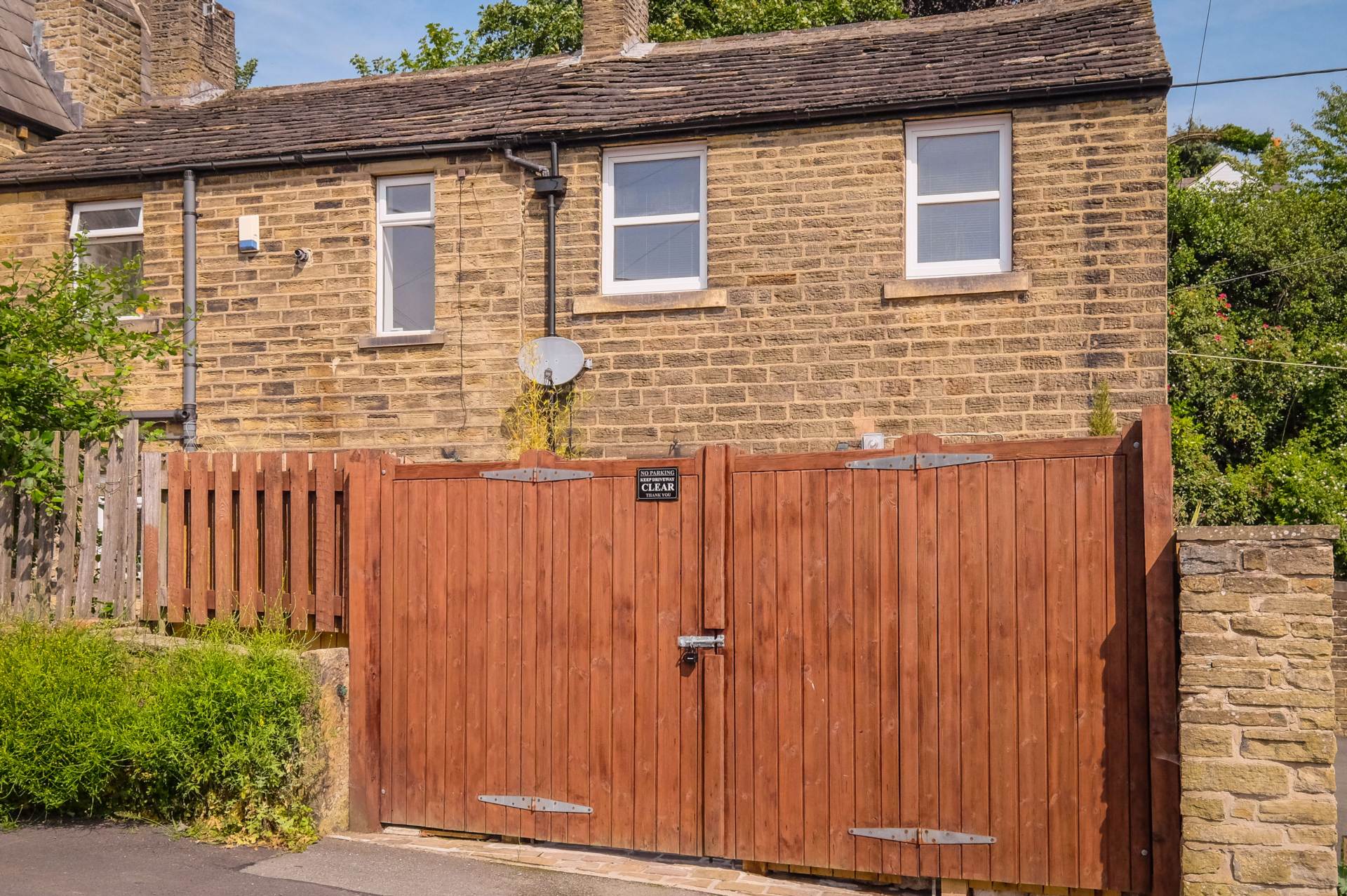 Greenfield Road, Holmfirth, Image 15