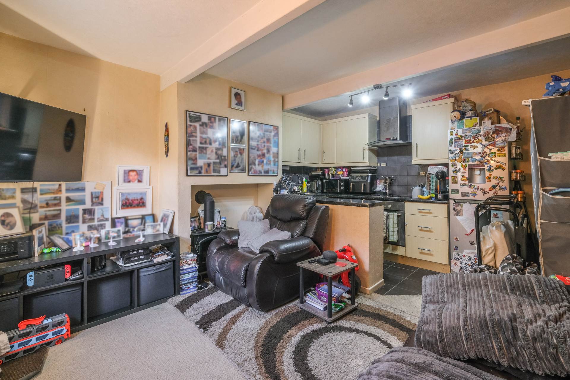 Armitage Road, Armitage Bridge, Image 2