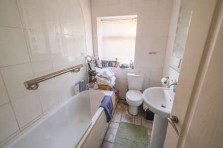 Armitage Road, Armitage Bridge, Image 3