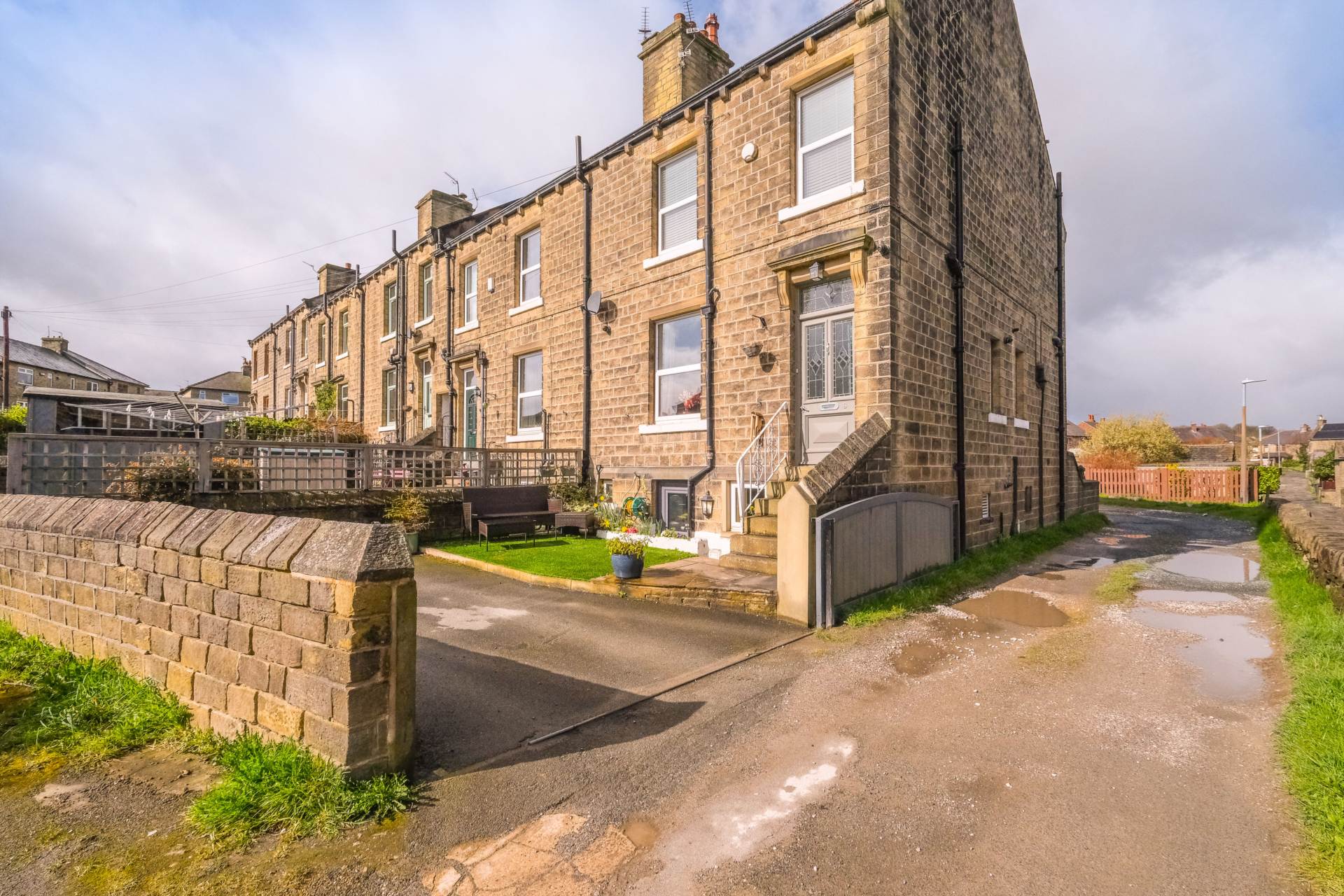 Owens Terrace, Honley, Image 12