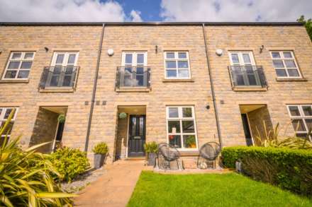 4 Bedroom Town House, Huddersfield Road, Liversedge