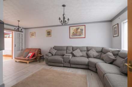 Howard Way, Meltham, Image 2