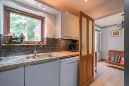 Howard Way, Meltham, Image 9