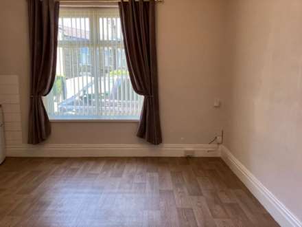 Flat 1, Cornmill Lane, Liversedge, Image 2